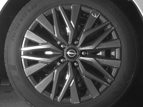 Used 2025 Nissan Altima 2.5 SV FWD image 13