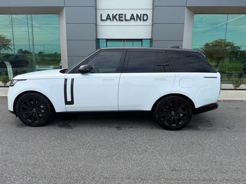 Used 2025 Land Rover Range Rover SE AWD/4WD image 1