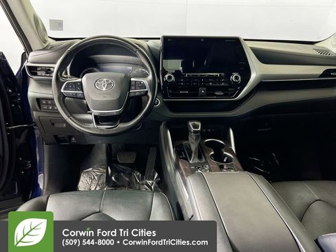 Used 2021 Toyota Highlander Platinum AWD/4WD image 29