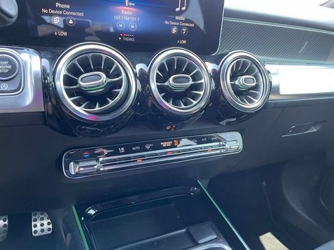Used 2021 Mercedes-Benz GLB 250 4MATIC image 18