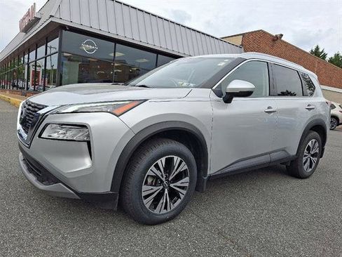 Certified 2022 Nissan Rogue SV w/ SV Premium Package AWD/4WD image 4