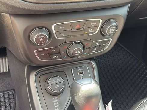 Used 2021 Jeep Compass Trailhawk AWD/4WD image 16