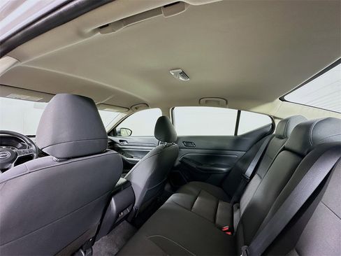 Used 2024 Nissan Altima 2.5 SV image 9