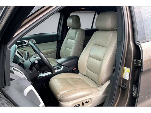 Used 2015 Ford Explorer XLT w/ Equipment Group 202A AWD/4WD image 33