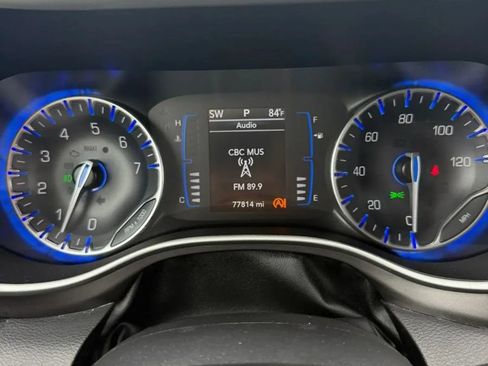 Used 2020 Chrysler Pacifica Touring-L FWD image 14