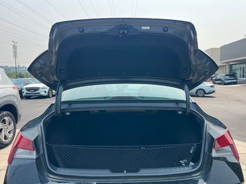 Used 2023 Hyundai Elantra SEL FWD image 9