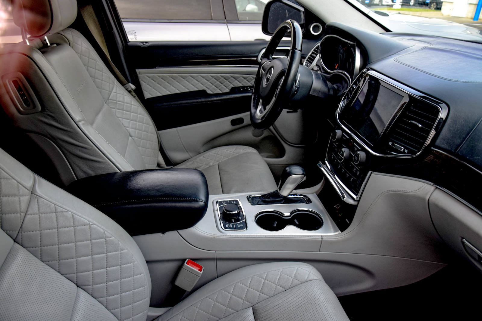 Used 2020 Jeep Grand Cherokee Summit AWD/4WD image 18