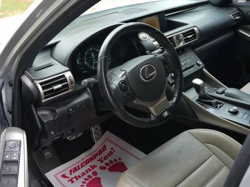 Used 2016 Lexus IS 200t RWD image 9