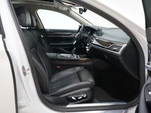 Used 2020 BMW 745e xDrive image 38