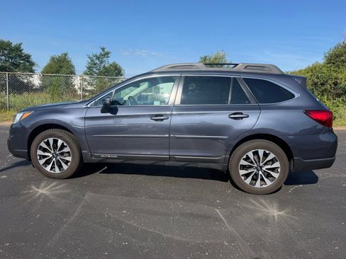 Used 2017 Subaru Outback 2.5i Limited AWD/4WD image 9