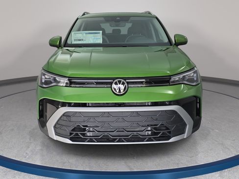 New 2026 Volkswagen Taos SE FWD image 2