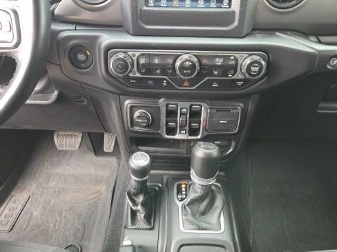Used 2023 Jeep Wrangler Unlimited w/ Cold Weather Group AWD/4WD image 34