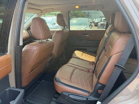 Used 2024 Nissan Pathfinder Platinum AWD/4WD image 10