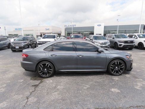 Used 2021 Volkswagen Passat 2.0T R-Line image 10