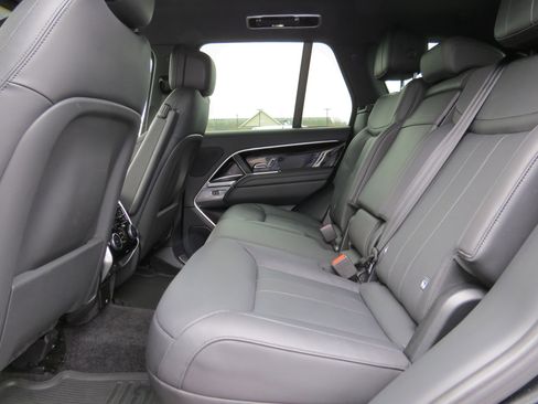 Used 2023 Land Rover Range Rover SE image 15