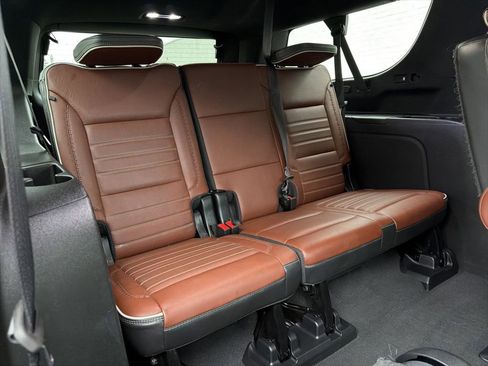 Used 2023 GMC Yukon XL Denali Ultimate AWD/4WD image 12