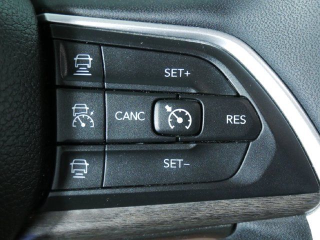 Used 2023 Jeep Grand Cherokee Limited w/ Luxury Tech Group II AWD/4WD image 26
