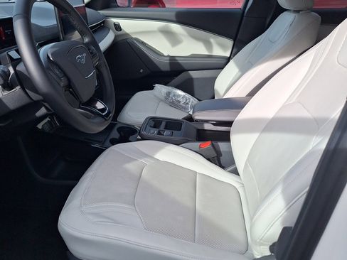 Used 2025 Ford Mustang Mach-E Premium image 9