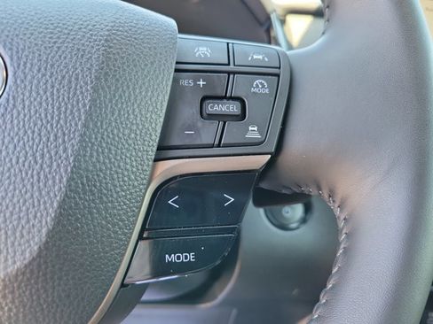 Used 2025 Toyota Camry XSE FWD image 18