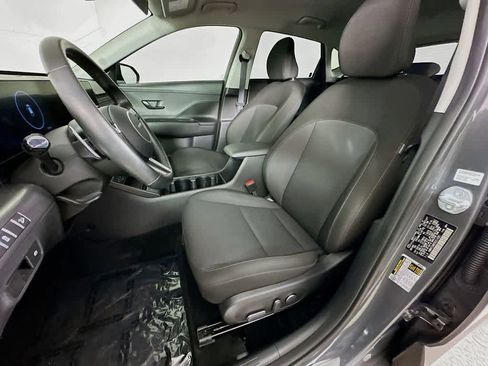 Used 2025 Hyundai Kona SEL FWD image 12