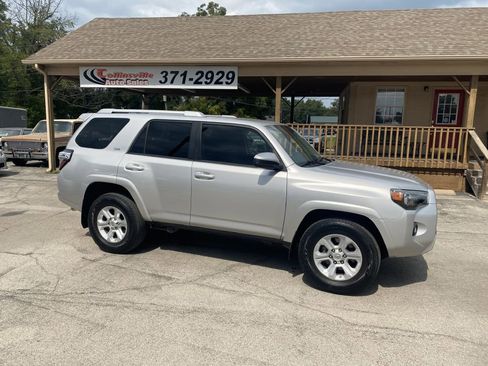 Used 2014 Toyota 4Runner SR5 image 1