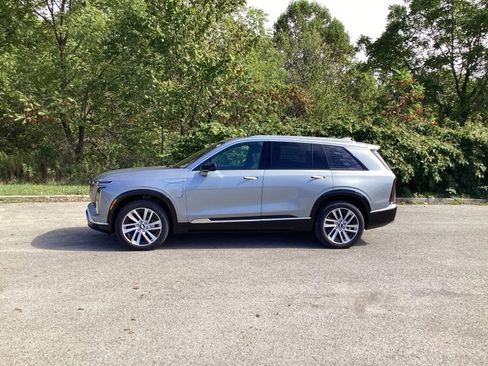 New 2026 Cadillac Vistiq Luxury w/ LPO, Floor Liner Package image 4