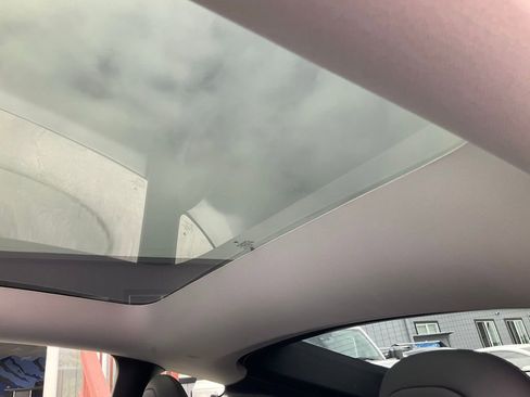 Used 2023 Tesla Model Y 2WD image 32