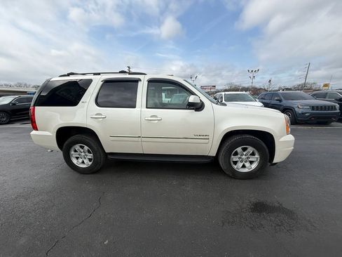Used 2011 GMC Yukon SLT w/ SLT-2 Equipment Package image 2