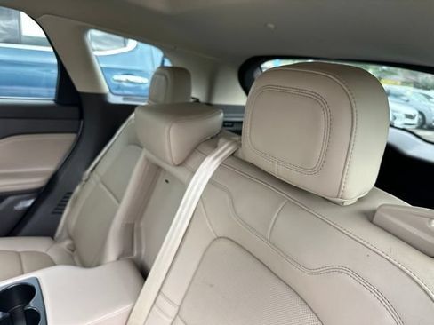 Used 2022 Lincoln Corsair AWD w/ Premium Package image 16