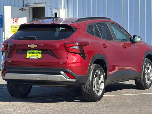 Used 2025 Chevrolet Trax LT FWD image 4