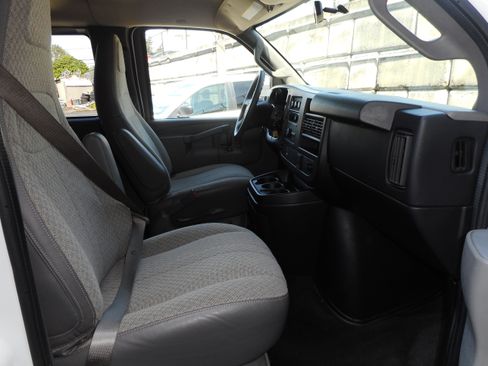 Used 2017 Chevrolet Express 3500 LT w/ LT Preferred Equipment Group image 29