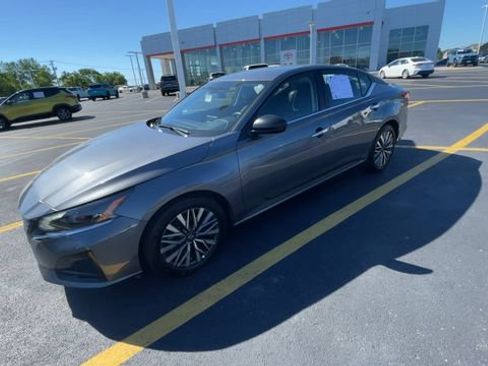 Used 2025 Nissan Altima 2.5 SV FWD image 6