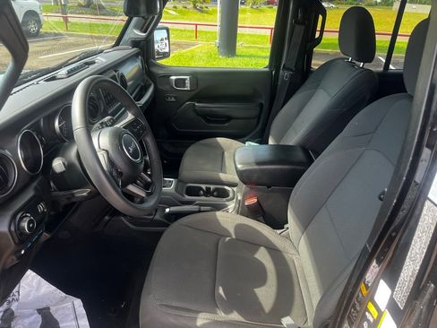 Used 2024 Jeep Wrangler Unlimited Rubicon 4xe image 25