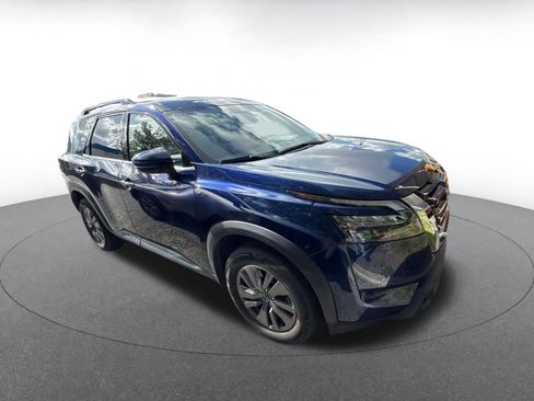 Used 2025 Nissan Pathfinder SV AWD/4WD image 2