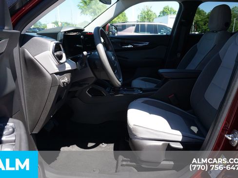 Used 2025 Chevrolet TrailBlazer LT FWD image 22