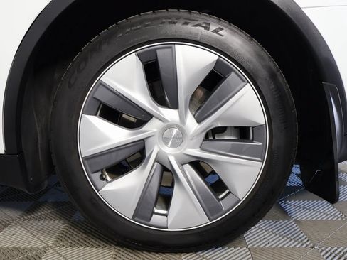 Used 2023 Tesla Model Y Long Range AWD/4WD image 16