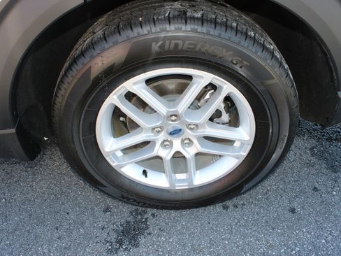 Used 2025 Ford Explorer Active image 11