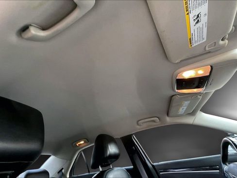 Used 2016 Chrysler 300 Limited w/ Driver Convenience Group image 26