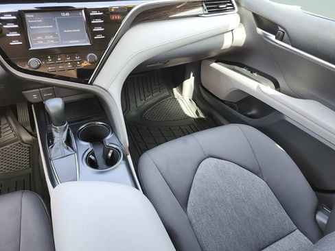 Used 2018 Toyota Camry LE w/ Convenience Package FWD image 20