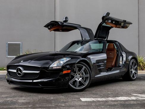 Used 2011 Mercedes-Benz SLS AMG Coupe image 2