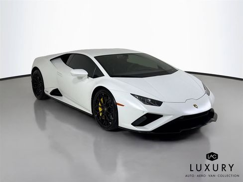 Used 2022 Lamborghini Huracan EVO RWD image 3