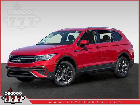 Used 2022 Volkswagen Tiguan SE FWD image 1