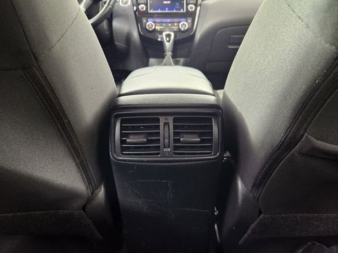 Used 2021 Nissan Rogue Sport SV AWD/4WD image 17