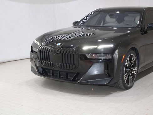 Certified 2023 BMW 740i w/ Luxury Rear Seating Package RWD image 2