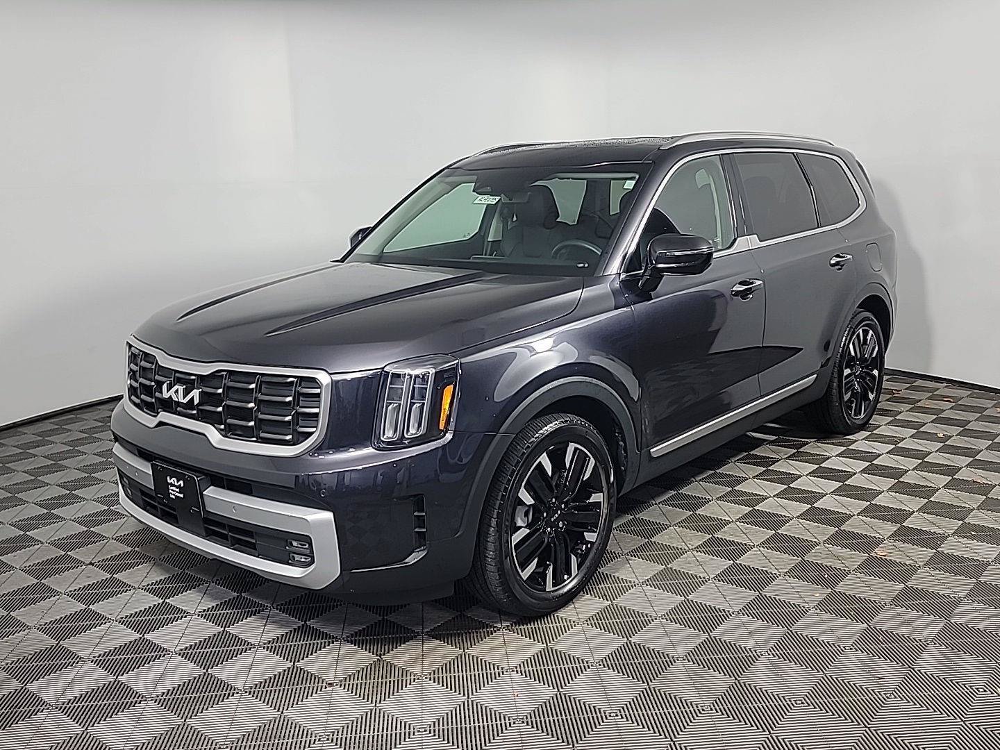 Used 2025 Kia Telluride SX w/ SX Captain's Chair Package AWD/4WD image 12