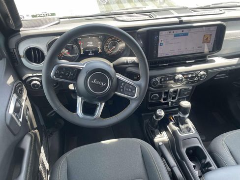 Used 2024 Jeep Wrangler Unlimited Sahara w/ Technology Group AWD/4WD image 13
