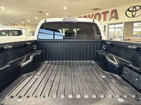 Used 2019 Toyota Tacoma SR5 AWD/4WD image 22