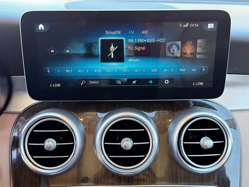 Used 2020 Mercedes-Benz GLC 300 4MATIC w/ Multimedia Package image 31