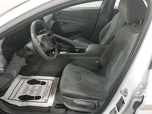 Used 2025 Hyundai Elantra SEL FWD image 3