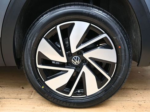 Used 2025 Volkswagen Atlas SE FWD image 12